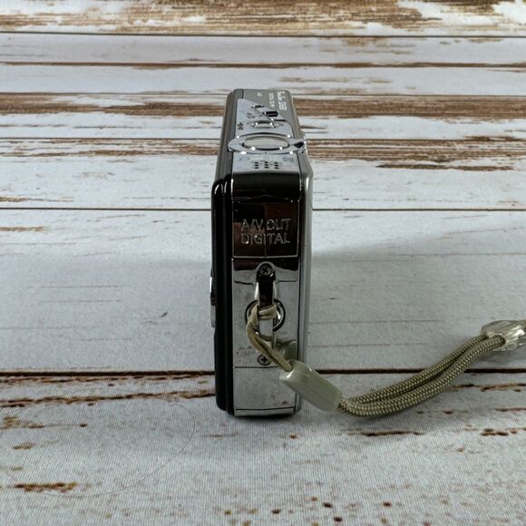 Canon PowerShot ELPH SD600 Digital Camera SD Card No Battery or Charger - Picture 6 of 6